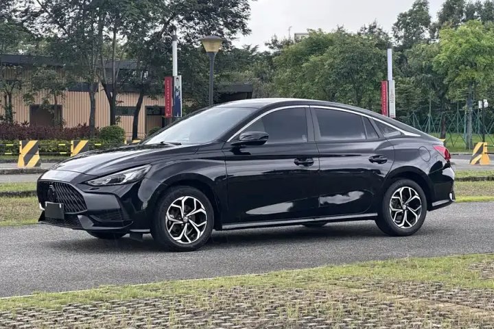 名爵 MG5 180DVVT CVT青春风尚版