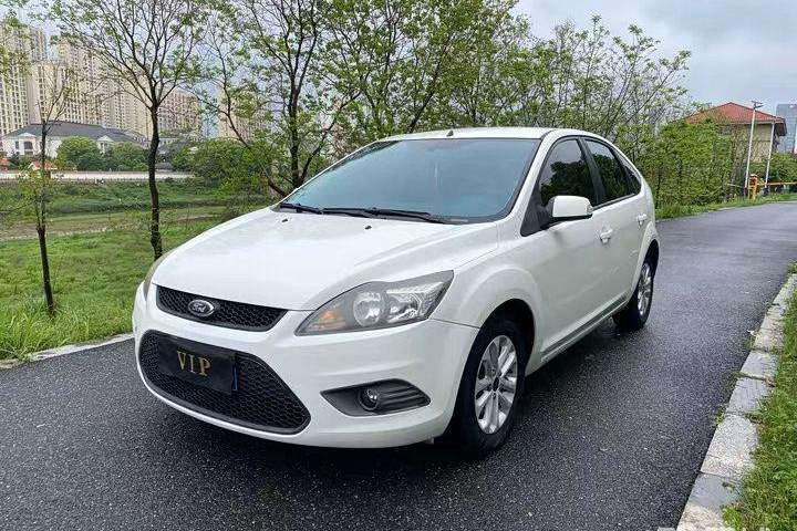 福特 福克斯 2013款 两厢经典 1.8L 自动基本型