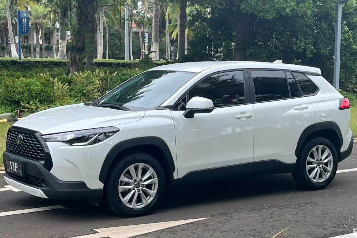 丰田 卡罗拉锐放 2023款 2.0L 先锋版