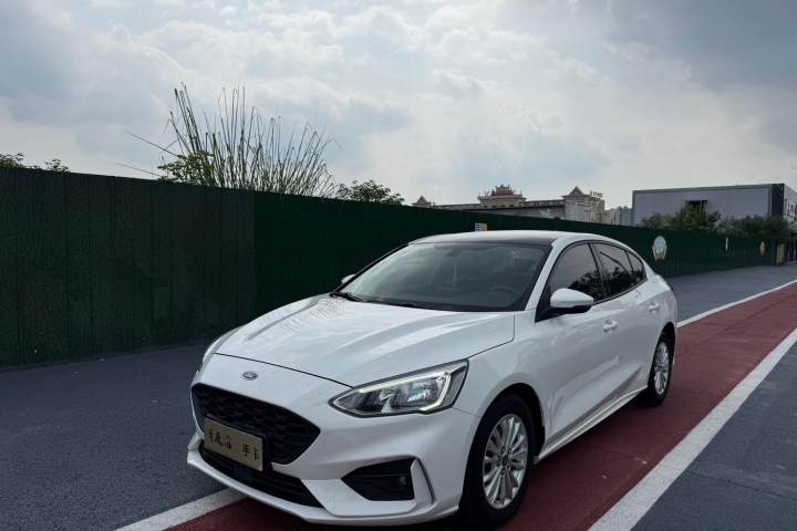 福特 福克斯 三厢 EcoBoost 180 自动ST Line