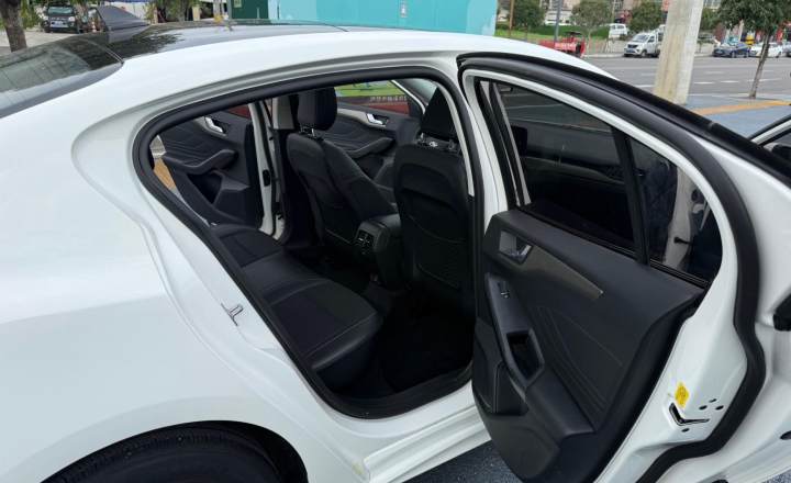 福特 福克斯 2021款 三厢 EcoBoost 180 自动ST Line