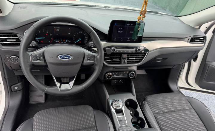 福特 福克斯 2021款 三厢 EcoBoost 180 自动ST Line