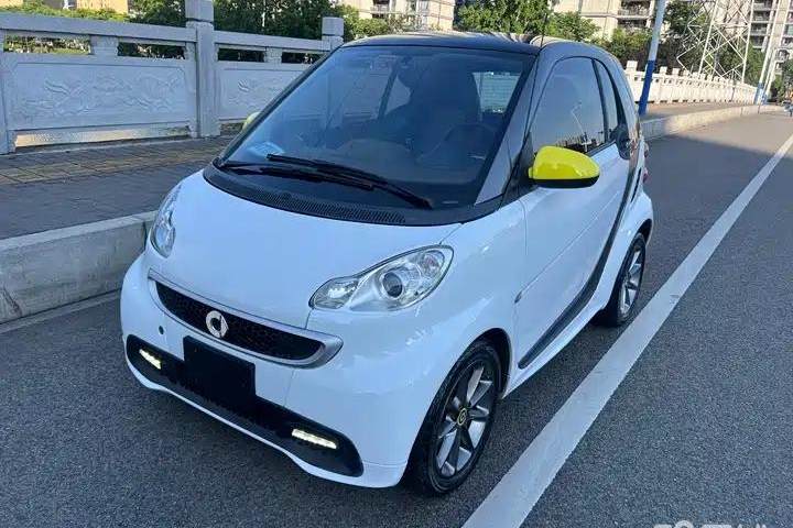 smart  fortwo 1.0 MHD 硬顶城市光波激情版