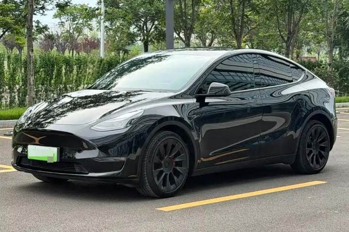 特斯拉 Model Y 长续航全轮驱动版