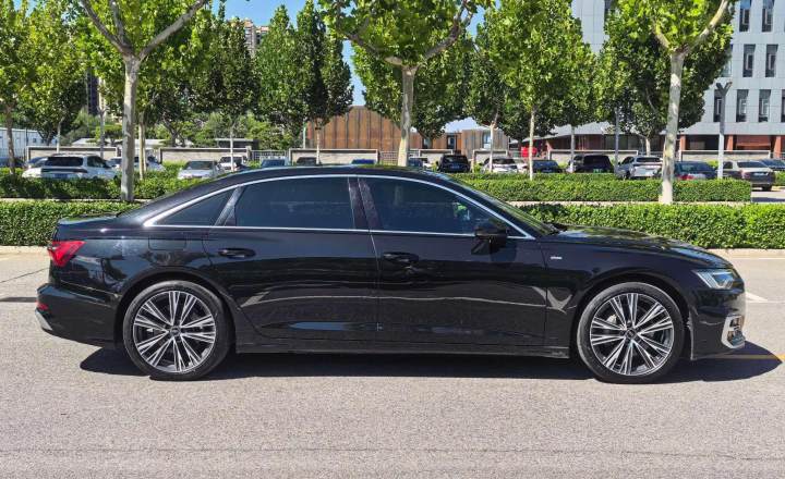 奥迪 A6L 2023款 改款 45 TFSI quattro 臻选动感型