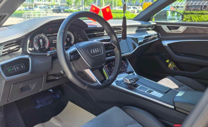 奥迪 A6L 2023款 改款 45 TFSI quattro 臻选动感型