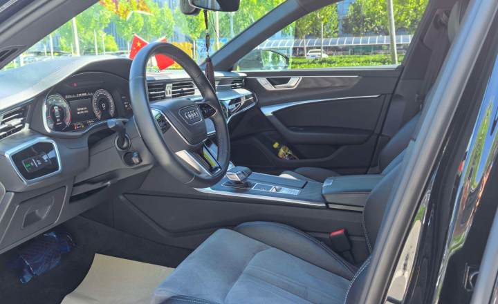 奥迪 A6L 2023款 改款 45 TFSI quattro 臻选动感型
