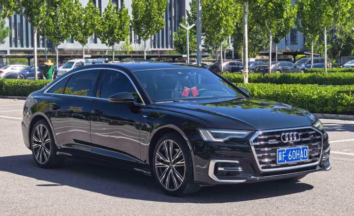 奥迪 A6L 2023款 改款 45 TFSI quattro 臻选动感型