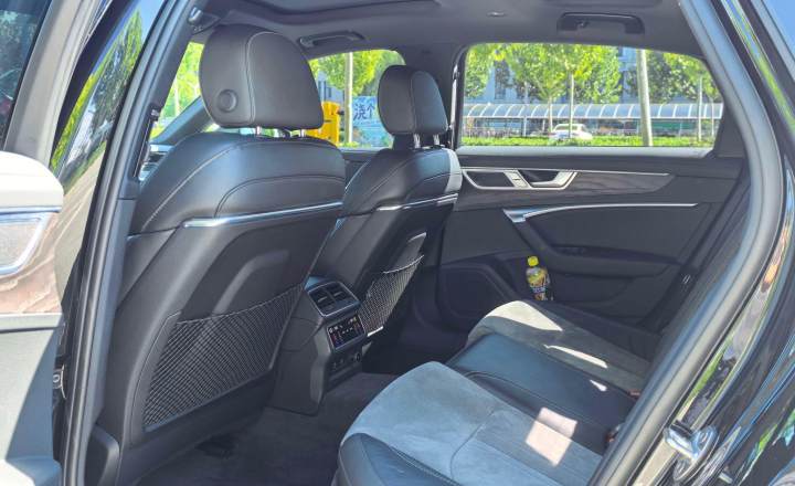奥迪 A6L 2023款 改款 45 TFSI quattro 臻选动感型