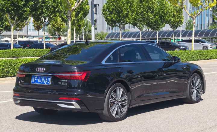 奥迪 A6L 2023款 改款 45 TFSI quattro 臻选动感型