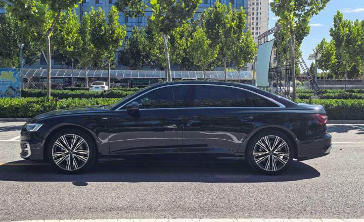奥迪 A6L 2023款 改款 45 TFSI quattro 臻选动感型