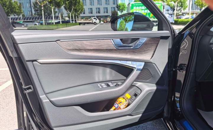 奥迪 A6L 2023款 改款 45 TFSI quattro 臻选动感型
