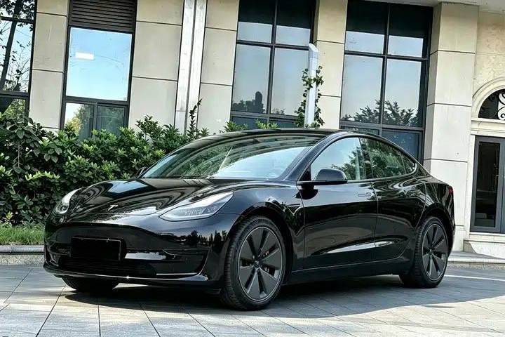 特斯拉 Model 3 后轮驱动版