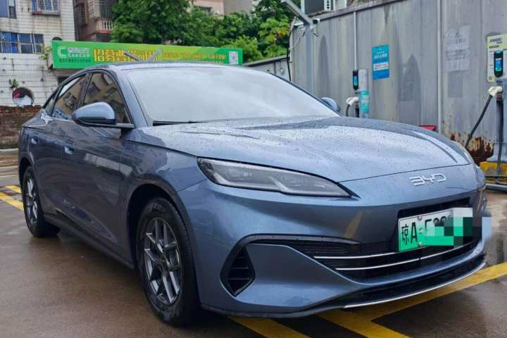 比亚迪 海豹06 2024款 DMi 80KM尊贵型