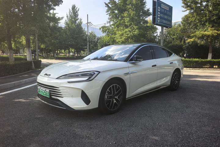 比亚迪 海豹07 DMi 2025款 DMi 1.5L 125km 精英型