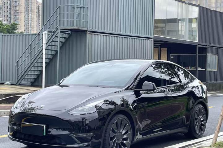 特斯拉 Model Y 高性能全轮驱动版