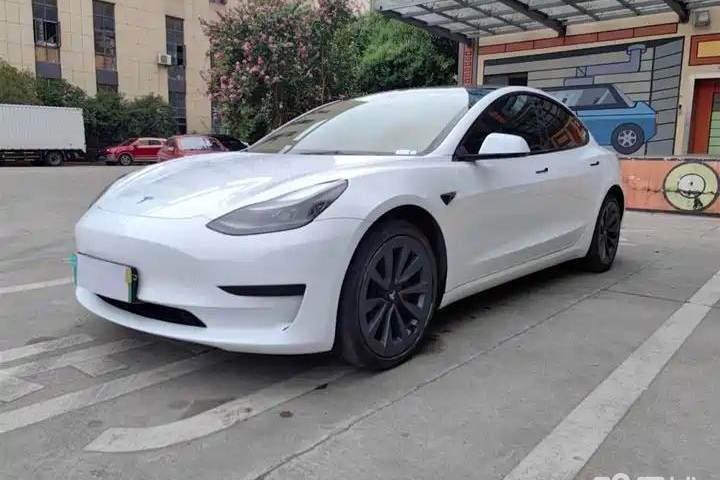 特斯拉 Model 3 后轮驱动版