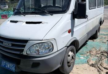 依维柯 褒迪 2013款 2.5TA37 客货两用高顶