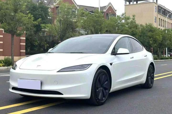 特斯拉 Model 3 