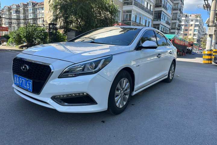 现代 索纳塔九 2.0L hybrid HS领先型