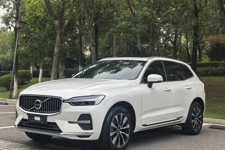 沃尔沃 XC60 B5 四驱智逸豪华版