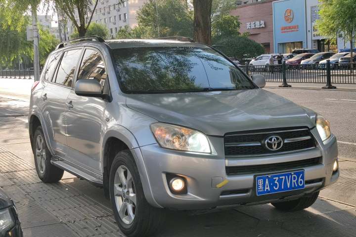 丰田 RAV4荣放 2.4L 自动豪华升级版