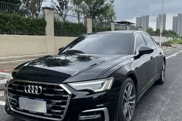 奥迪 A6L 2021款 45 TFSI 臻选动感型
