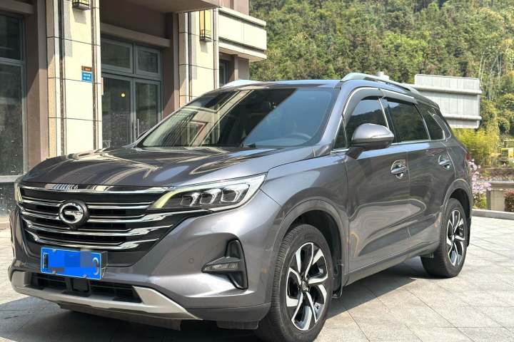 广汽传祺 传祺GS5 270T 自动尊享版