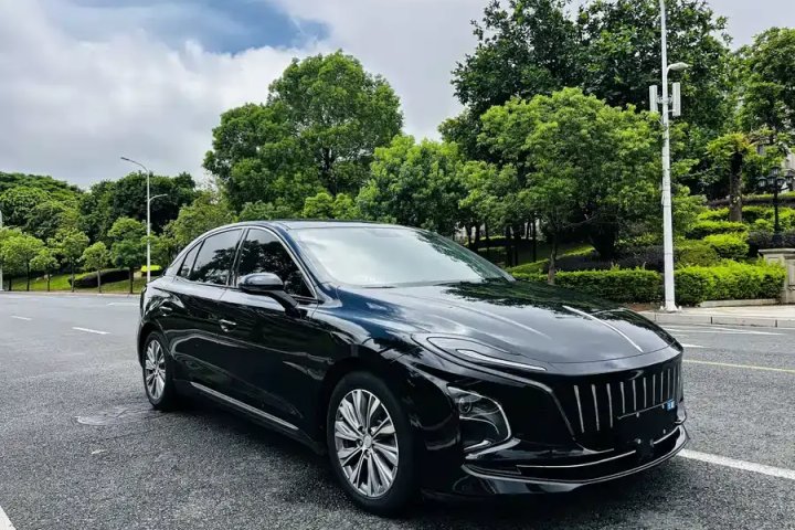 红旗 E-QM5 610km PLUS