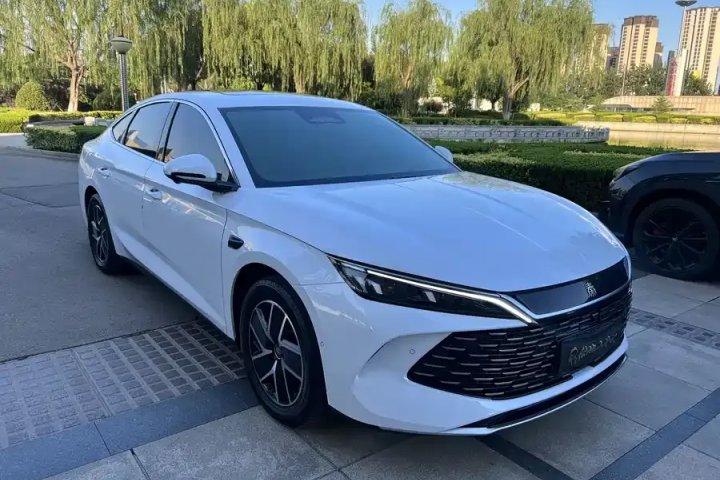比亚迪 秦L DM-i 智驾版 120KM领先型