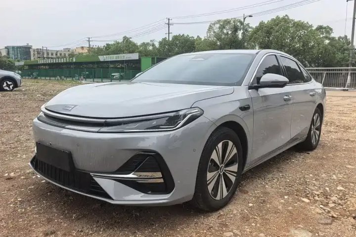 吉利银河 银河A7 EM-i 70km 豪享版
