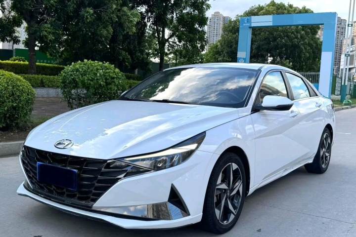 现代 伊兰特 1.5L CVT LUX尊贵版