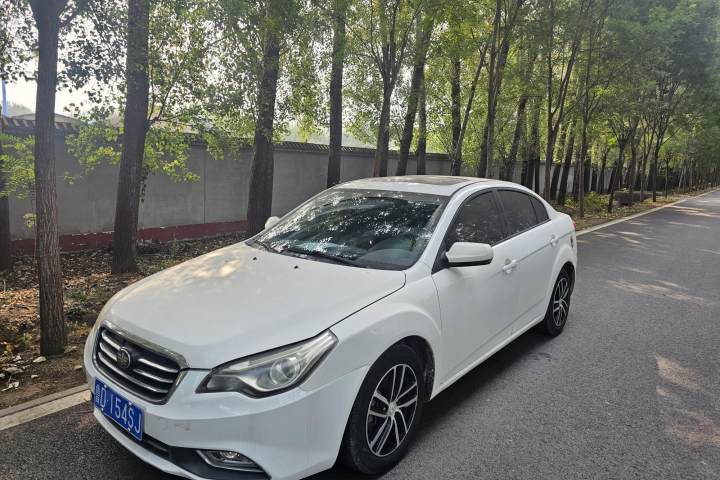 奔腾 B50 2013款 1.6L 自动豪华型