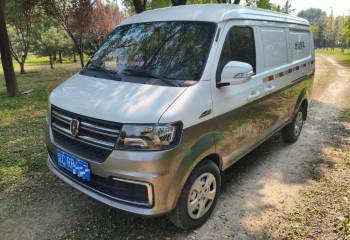 金杯 小海狮X30 2024款 1.5L 财富型厢货 2/5座