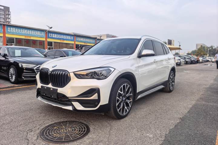 宝马 X1 2022款 xDrive25Li 尊享型