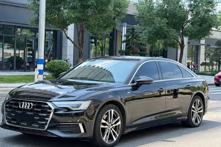 奥迪 A6L 2022款 40 TFSI 豪华致雅型