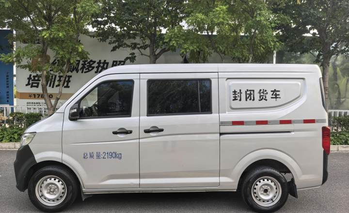 长安跨越 跨越星V3 2023款 1.5L汽油豪华型5座厢式