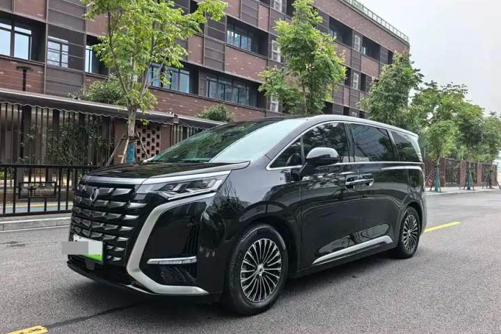 腾势 D9 DM-i 970 四驱尊荣型