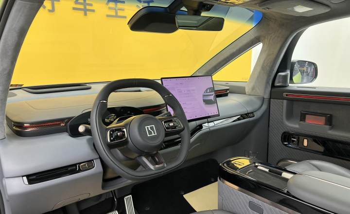 极氪 MIX 2025款 长续航智驾版