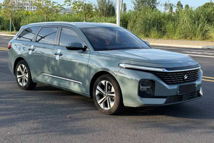宝骏 Valli 1.5T 那曲繁星 CVT旗舰型