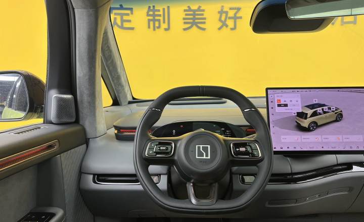 极氪 MIX 2025款 长续航智驾版