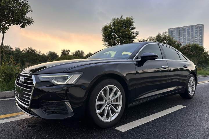 奥迪 A6L 40 TFSI 豪华致雅型