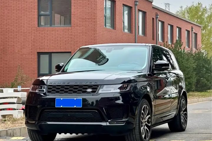 路虎 揽胜运动 3.0 L6 耀黑版