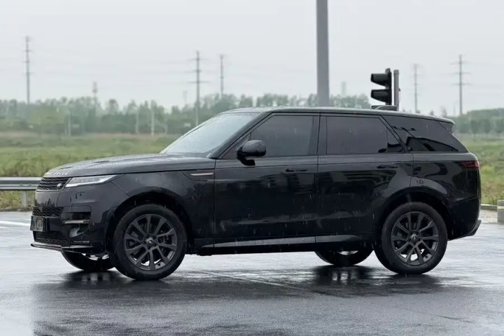 路虎 揽胜运动 400PS Dynamic SE