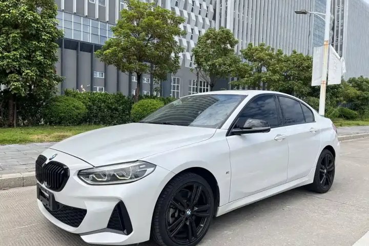 宝马 1系 2022款 125i M运动曜夜版